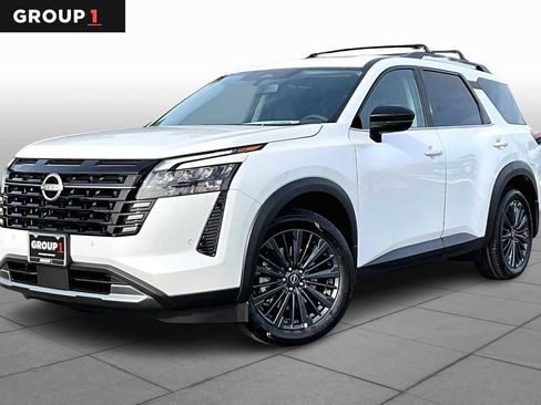 New 2026 Nissan Pathfinder SL image 1