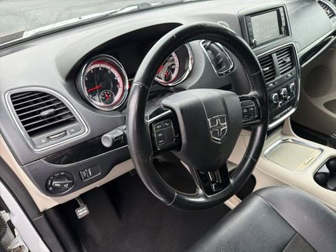 Used 2019 Dodge Grand Caravan SXT image 15