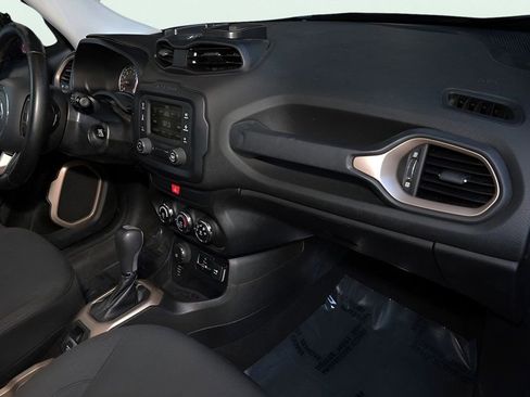 Used 2017 Jeep Renegade Latitude image 19