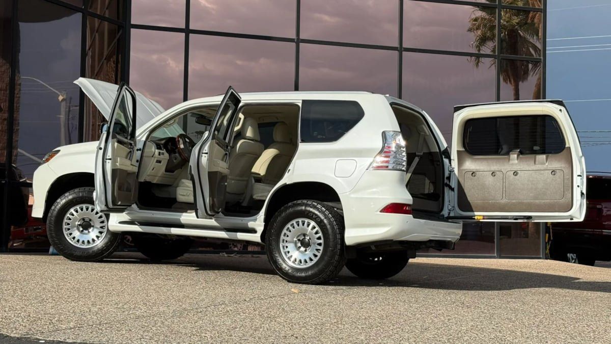 Used 2014 Lexus GX 460 w/ Premium Package AWD/4WD image 29