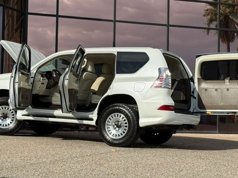 Used 2014 Lexus GX 460 w/ Premium Package AWD/4WD image 29