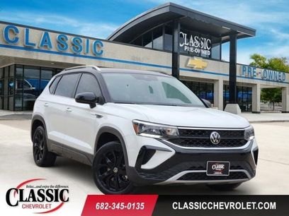 Used 2023 Volkswagen Taos SE w/ Panoramic Sunroof Package