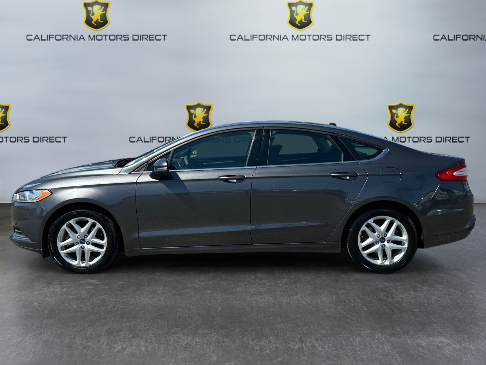 Used 2016 Ford Fusion SE FWD image 2