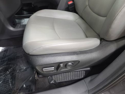 Certified 2024 Toyota Sienna XLE FWD image 26