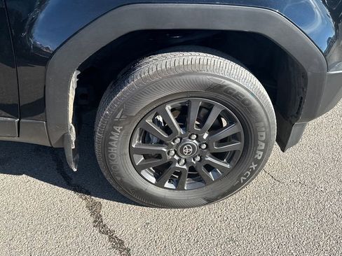 Used 2025 Toyota Land Cruiser image 40