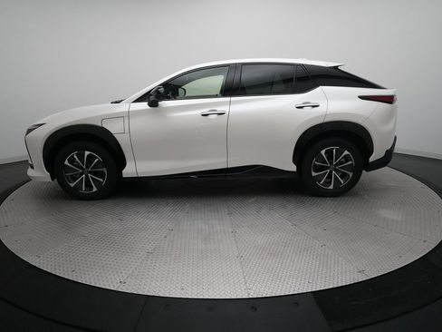 Used 2025 Lexus RZ 300e image 23