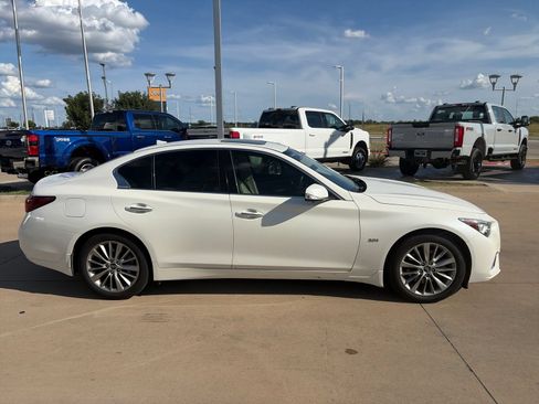 Used 2019 INFINITI Q50 Luxe w/ Essential Package (3.0T Luxe) AWD/4WD image 8