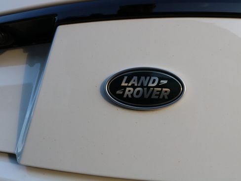 Used 2016 Land Rover Range Rover Supercharged image 12