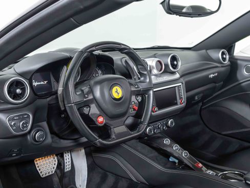 Certified 2016 Ferrari California T image 25