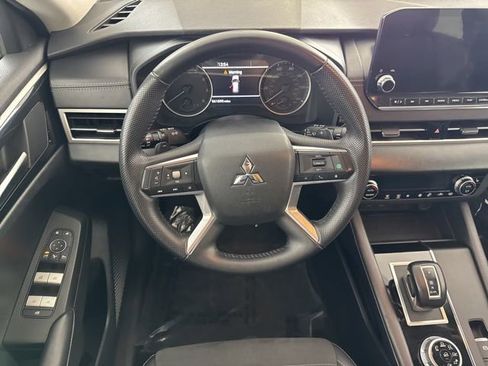 Used 2024 Mitsubishi Outlander SE image 28