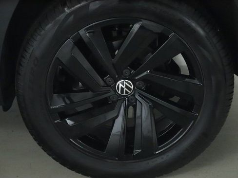 Used 2023 Volkswagen Atlas Cross Sport SE w/ Black Wheel Package image 40