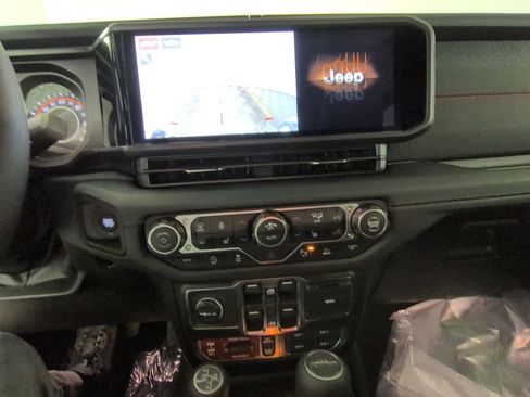 New 2026 Jeep Gladiator Rubicon AWD/4WD image 13