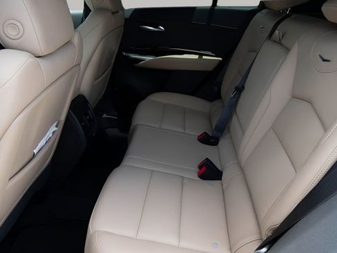 Used 2024 Cadillac XT4 Luxury w/ Cold Weather Package image 23