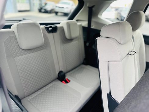 Used 2018 Volkswagen Tiguan S image 18