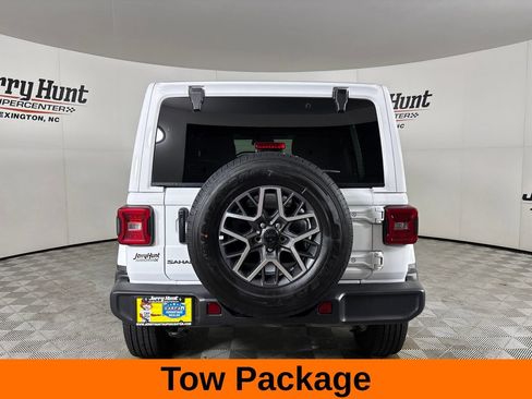 Used 2026 Jeep Wrangler Unlimited Sahara AWD/4WD image 7