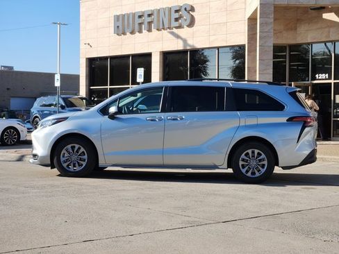 Used 2022 Toyota Sienna LE image 4