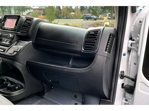 Used 2025 RAM ProMaster 2500 w/ Convenience Group image 16