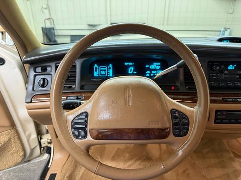 Used 1996 Lincoln Town Car Signature image 12