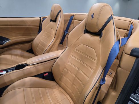 Used 2016 Ferrari California T image 8