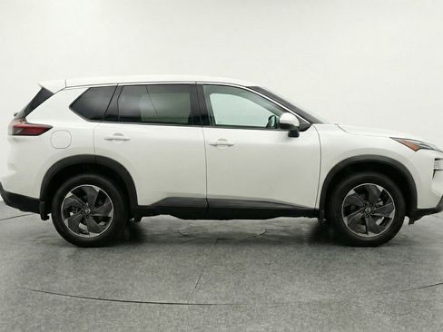 Used 2025 Nissan Rogue SV image 11
