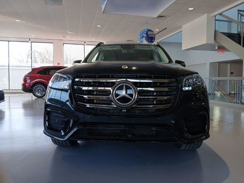 Used 2024 Mercedes-Benz GLS 450 4MATIC image 8