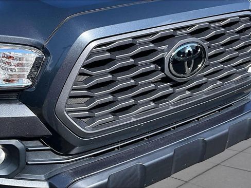 Used 2021 Toyota Tacoma TRD Off-Road w/ Technology Package AWD/4WD image 29