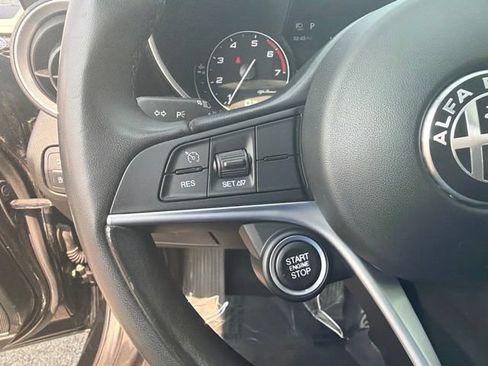 Used 2018 Alfa Romeo Giulia RWD image 22