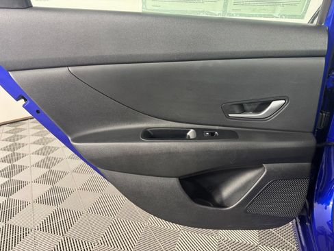 Used 2025 Hyundai Elantra SE FWD image 24