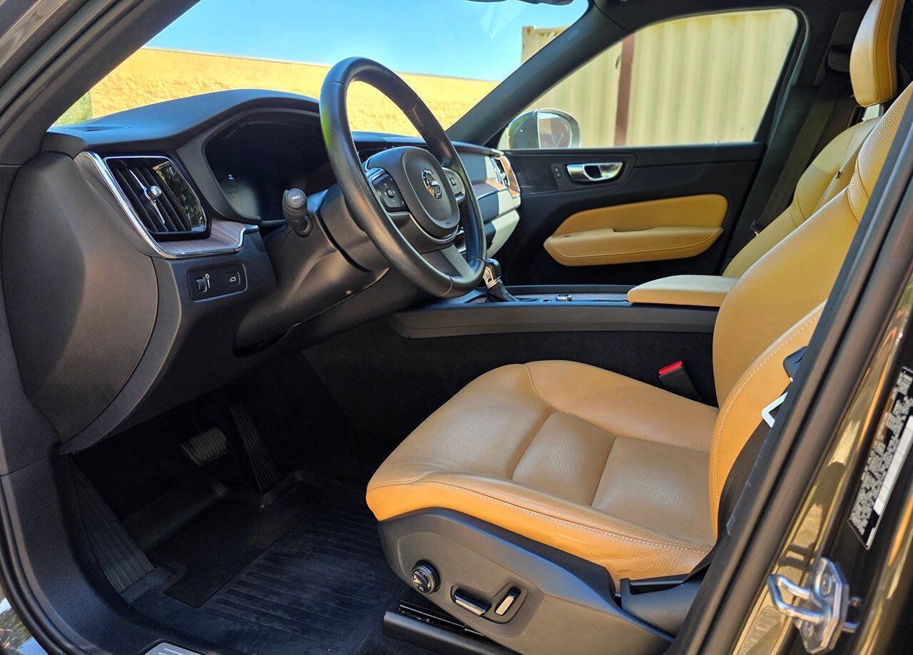 Used 2018 Volvo XC60 T6 Momentum w/ Convenience Package AWD/4WD image 13