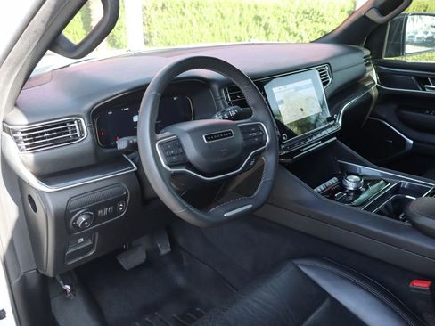 Used 2023 Jeep Wagoneer 4WD w/ Premium Group I image 21