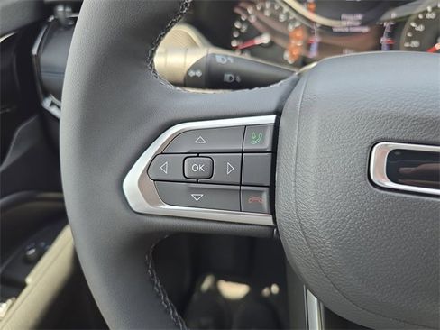 New 2025 Jeep Compass Latitude w/ Sun & Sound Group image 24