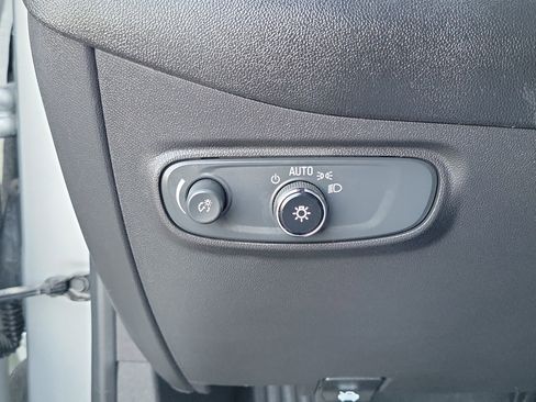 Used 2022 Chevrolet Equinox LT image 16