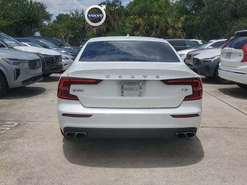 Used 2021 Volvo S60 T5 Momentum FWD image 4