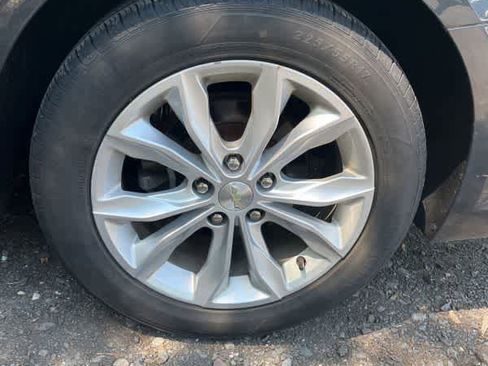 Used 2019 Chevrolet Malibu LT FWD image 14
