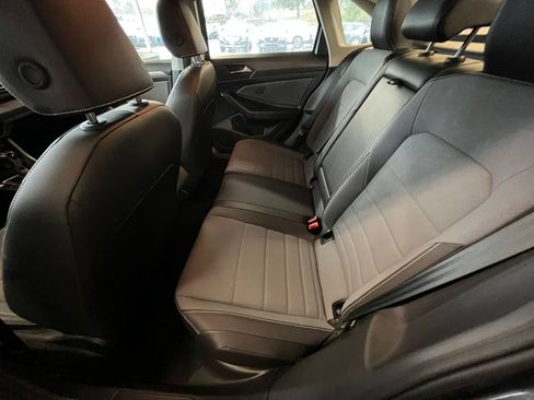 Used 2025 Volkswagen Jetta SE FWD image 27