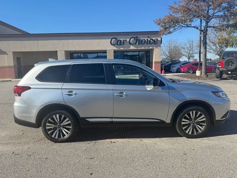 Used 2020 Mitsubishi Outlander ES image 6