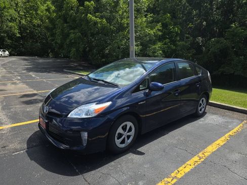 Used 2014 Toyota Prius Four FWD image 1