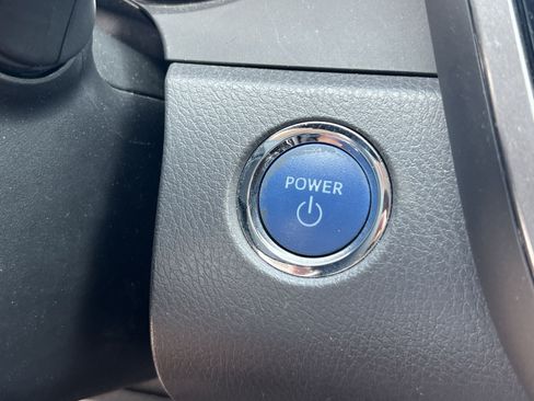 Used 2020 Toyota Camry SE w/ Sunroof Package FWD image 33