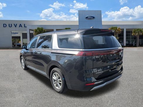 Used 2024 Kia Carnival LX image 6