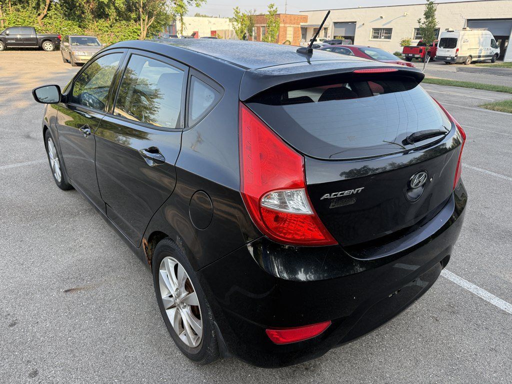 Used 2013 Hyundai Accent SE FWD image 4