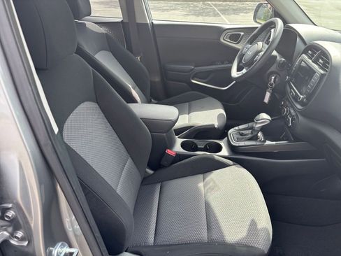 Used 2025 Kia Soul LX w/ LX Technology Package image 34