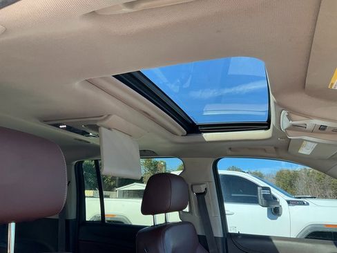 Used 2015 Chevrolet Suburban LTZ image 12