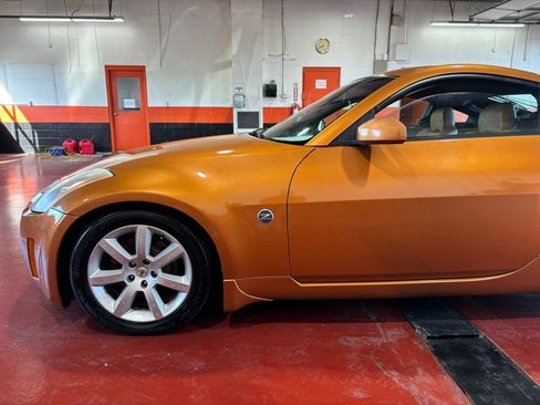Used 2004 Nissan 350Z Touring w/ Aerodynamics Pkg image 11