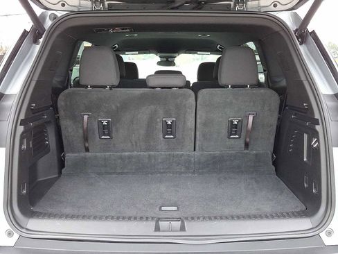 Used 2025 GMC Acadia Elevation image 32