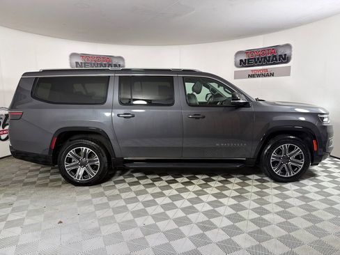 Used 2024 Jeep Wagoneer L Series II image 3