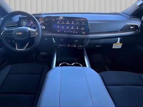 New 2026 Chevrolet Suburban LS RWD image 2