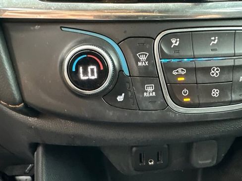 Used 2020 Chevrolet Traverse LT FWD image 11