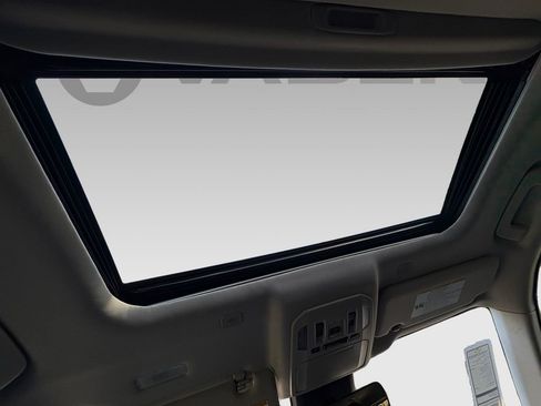 Used 2025 Toyota Highlander XLE image 7