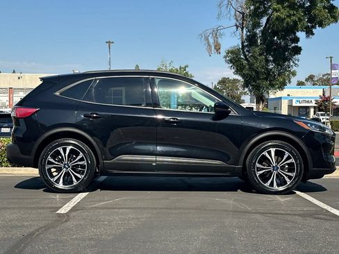 Certified 2022 Ford Escape SE w/ SE Sport Appearance Package AWD/4WD image 9