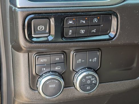 Used 2025 GMC Yukon XL Denali AWD/4WD image 14